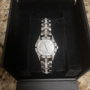 Bulova Crystal Quartz Ladies Watch Stainless Steel Silver-Tone Model: 96L116